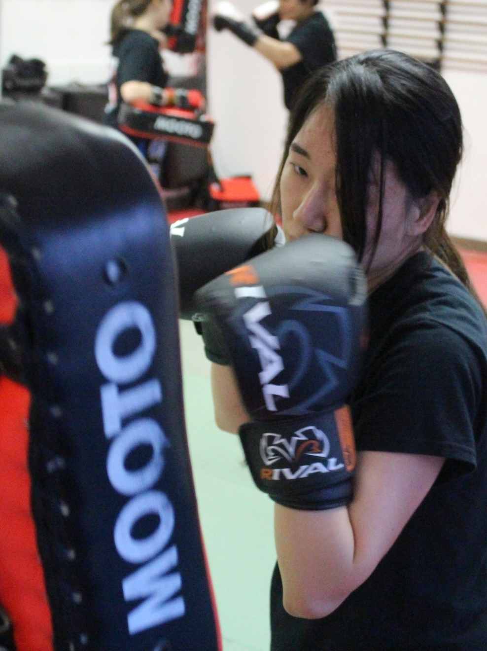 holding pads for muay thai kickboxing
